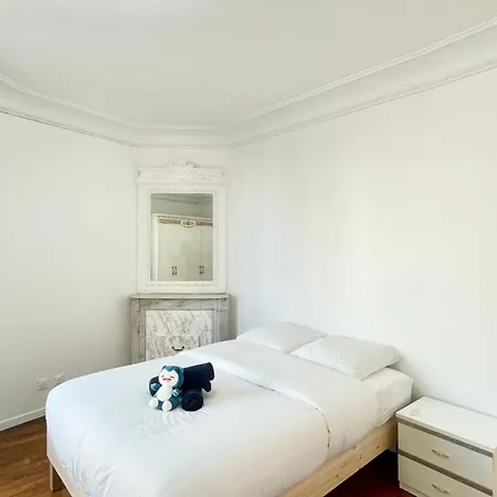 Apartment Royal A Deux Pas Du Metro -6 Personnes